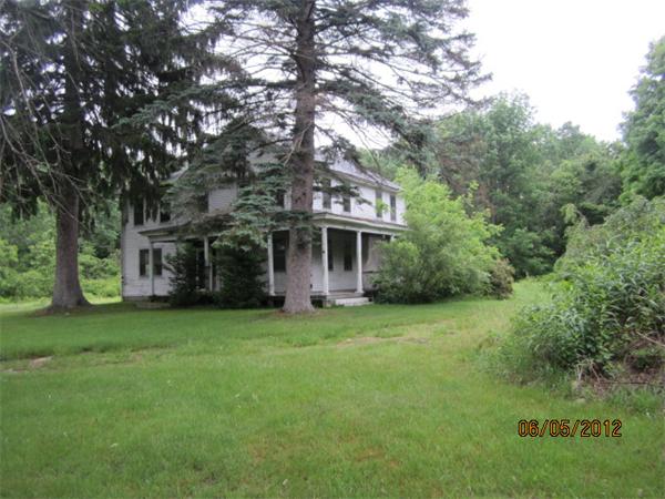 84 Warren Road Brimfield, MA 01010 - Photo 3 of 18 a front view of a house with a garden
