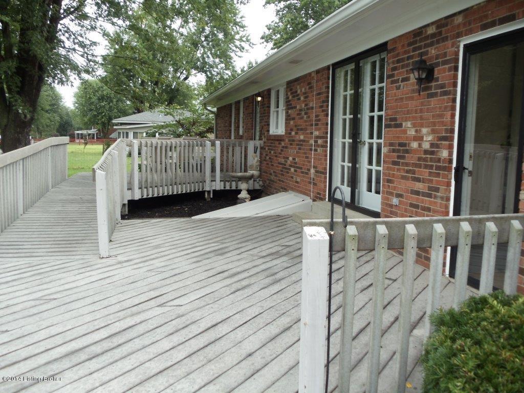 5500 Pendleton Road Louisville, KY 40272 - Photo 28 of 33 Pendleton back deck