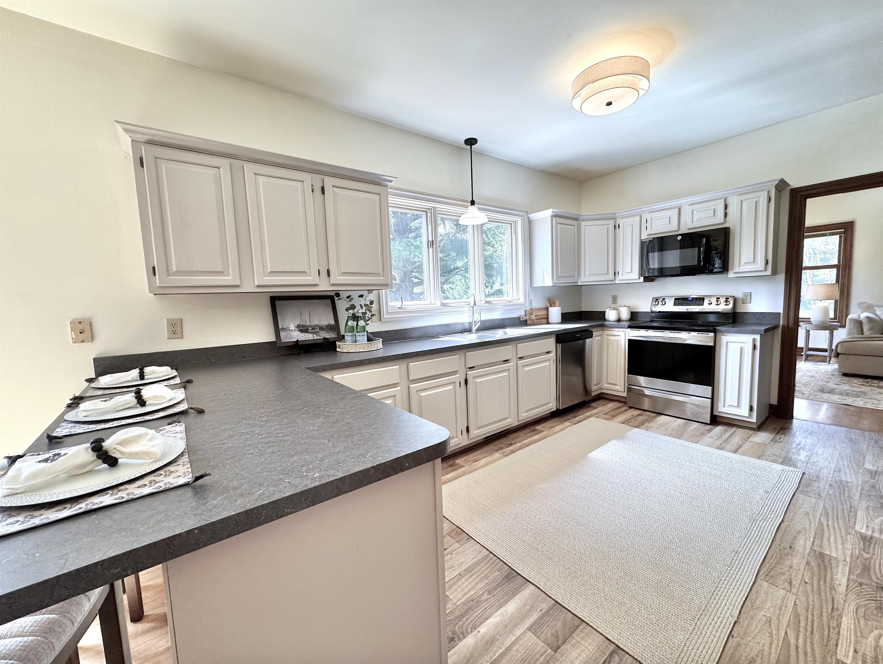 145 Hollis Road Amherst, NH 03031 - Photo 8 of 32