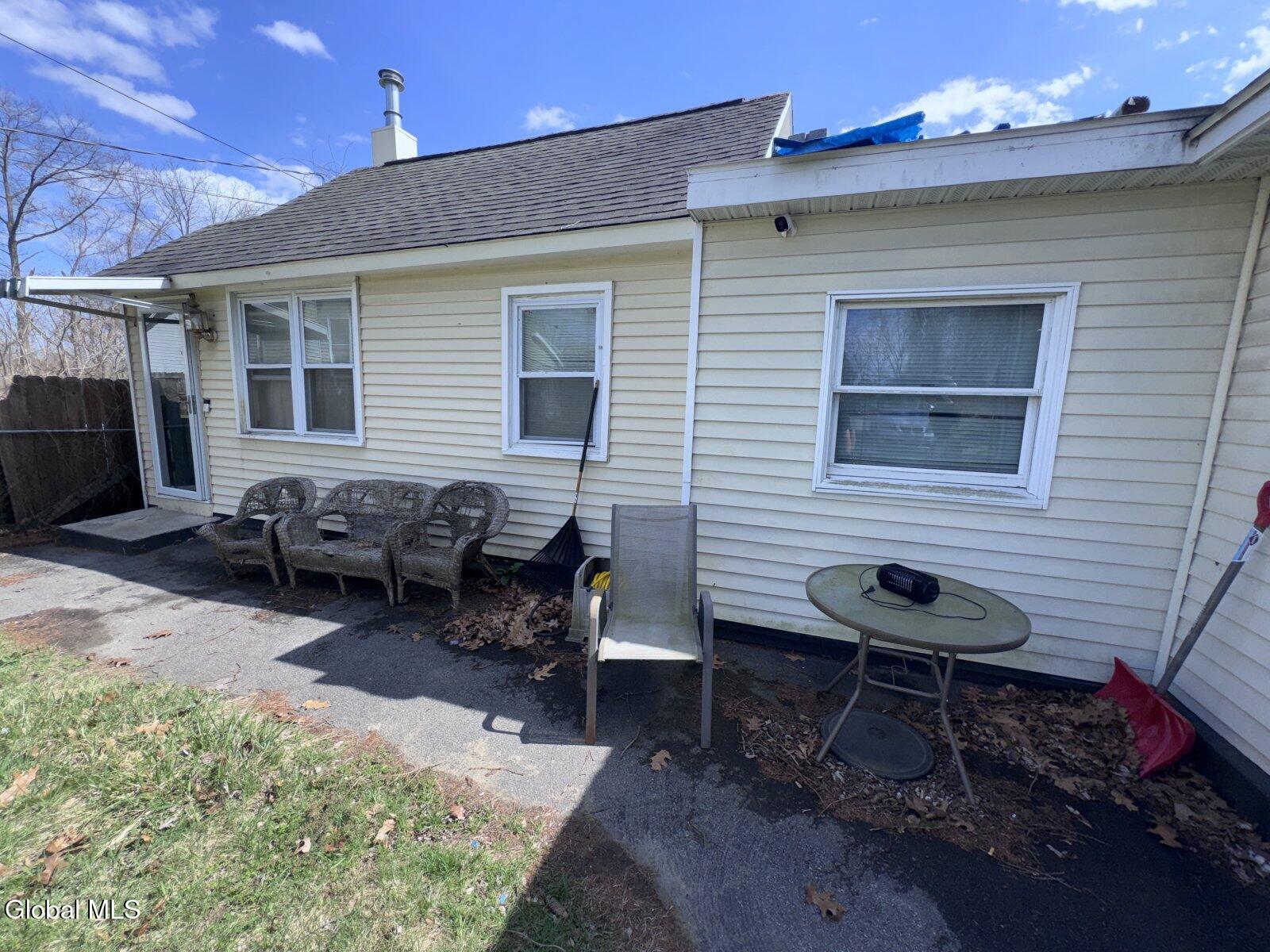 334 Glengary Road Schenectady, NY 12304 - Photo 3 of 23 3