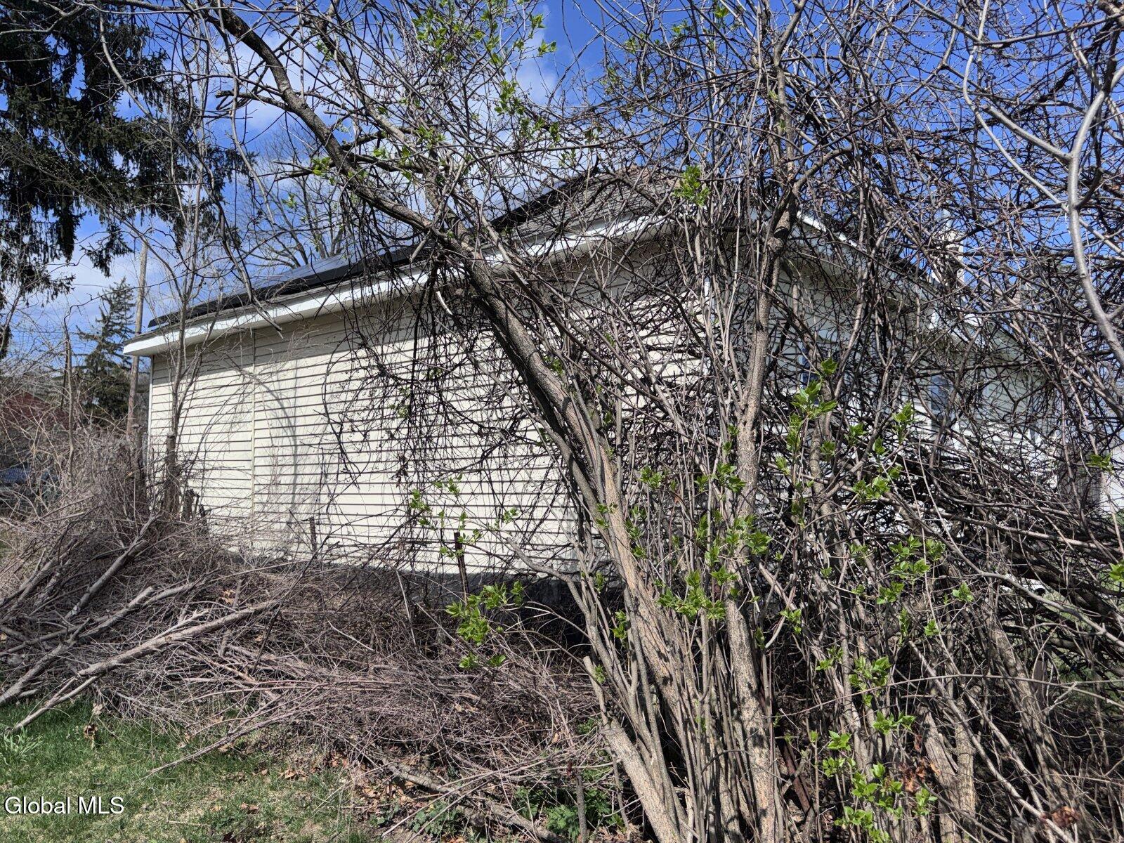 334 Glengary Road Schenectady, NY 12304 - Photo 5 of 23 5