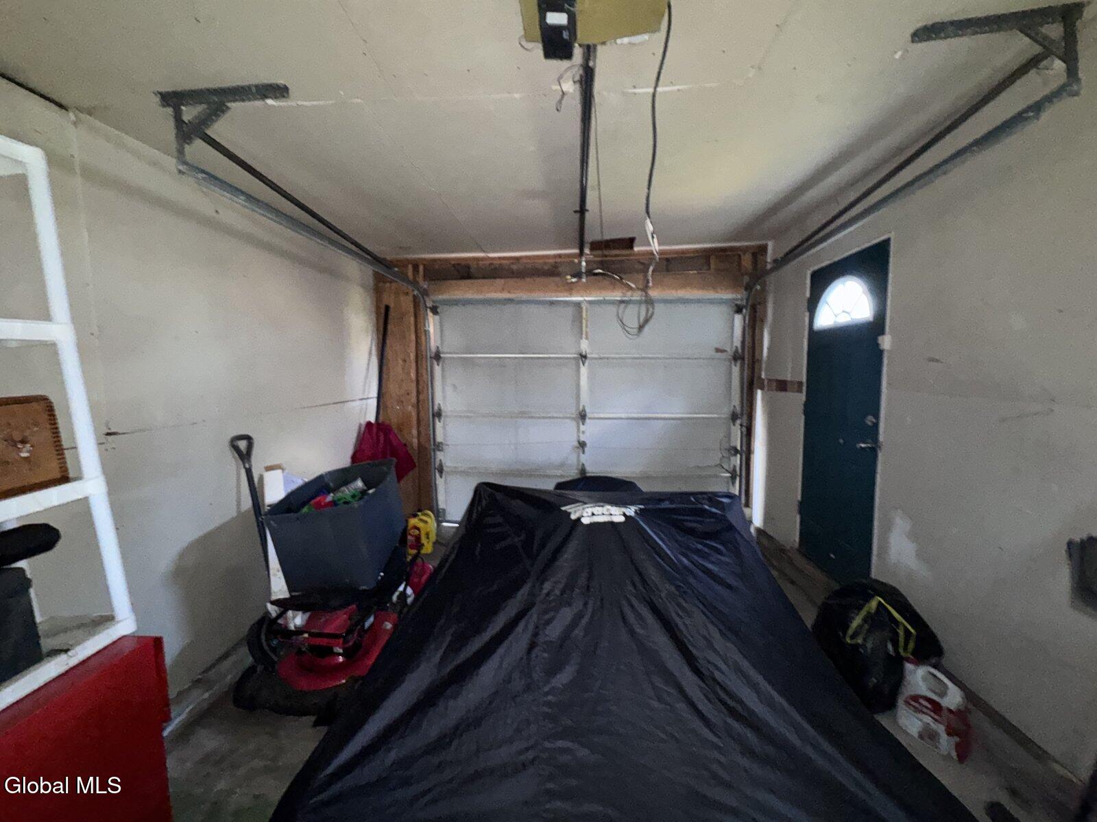 334 Glengary Road Schenectady, NY 12304 - Photo 6 of 23 Photo Apr 15 2026, 2 35 36 PM