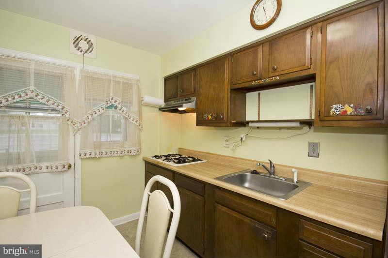 1536 Doolittle Road Baltimore, MD 21221 - Photo 5 of 20 Kitchen