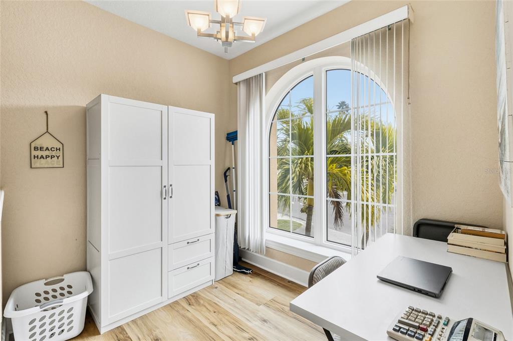 150 164th Avenue Redington Beach, FL 33708 - Photo 40 of 64 a very nice looking room with a large window