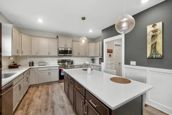 $574,999 | 203 Strongpoint Drive, Hendersonville, TN 37075