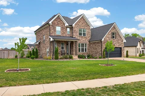 $574,999 | 203 Strongpoint Drive, Hendersonville, TN 37075