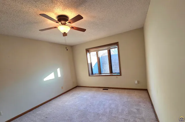 $167,580 | 5542 Southwest Stonegate Court, Topeka, KS 66606