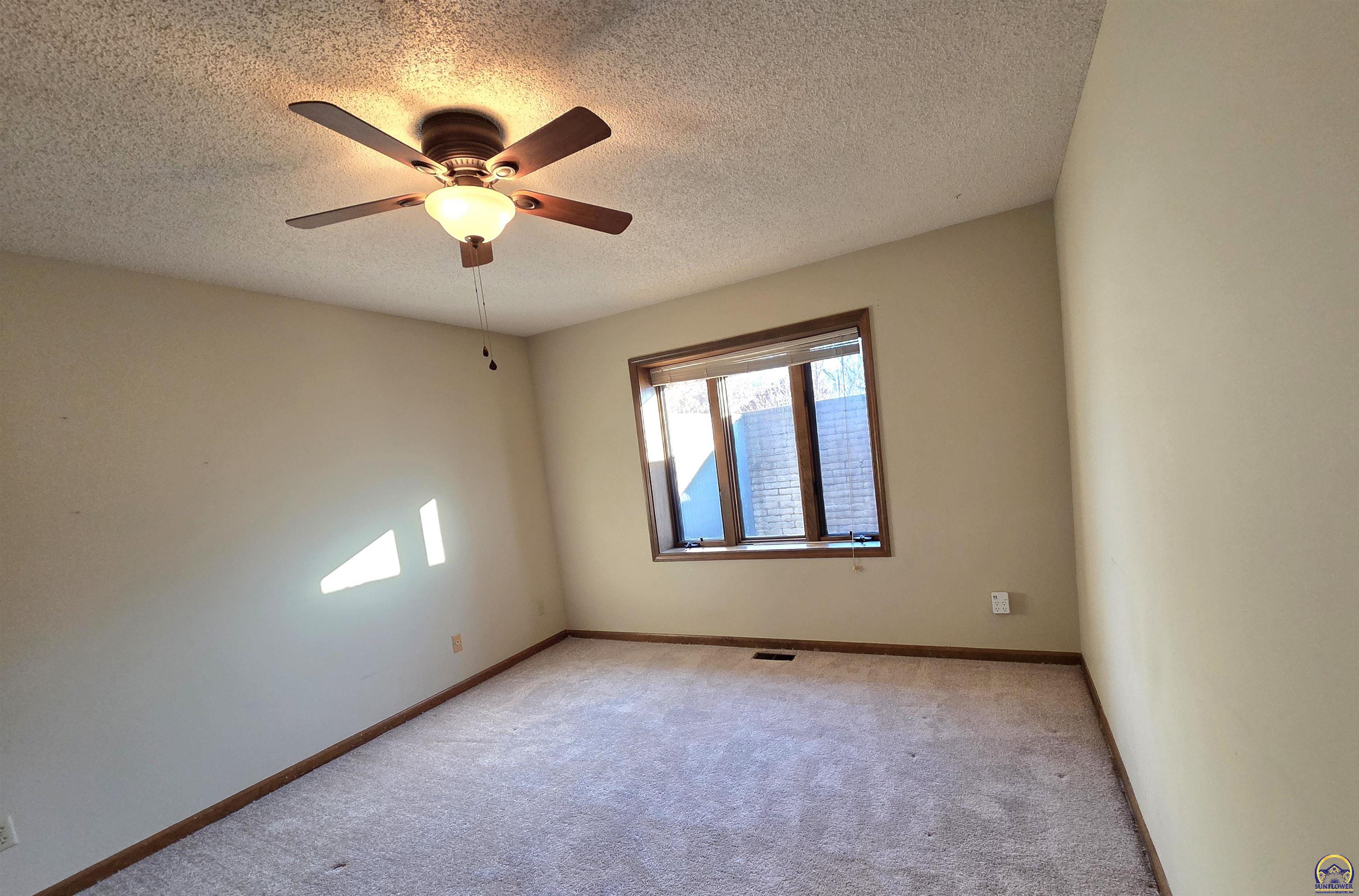 5542 Southwest Stonegate Court Topeka, KS 66606 - Photo 11 of 19