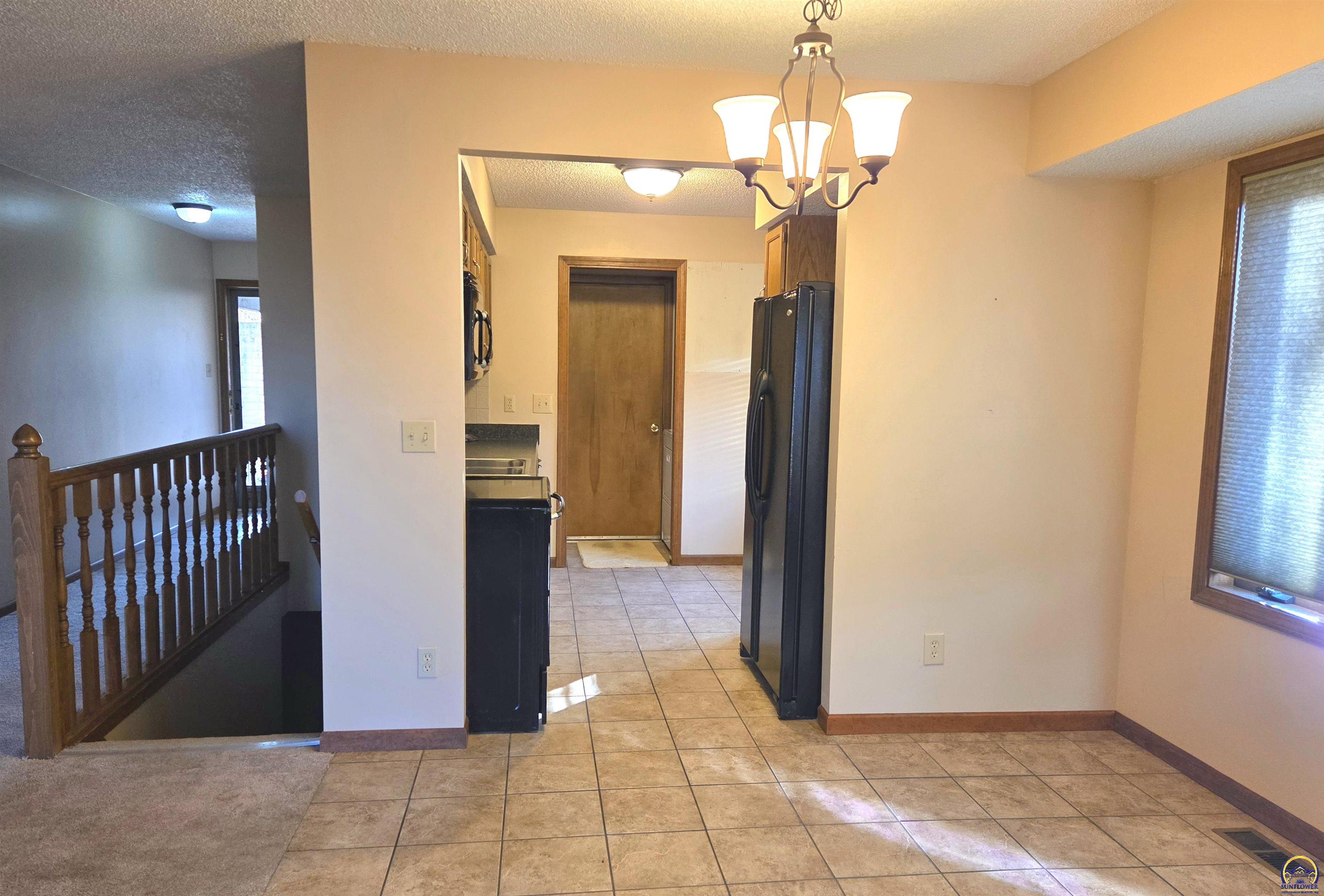 5542 Southwest Stonegate Court Topeka, KS 66606 - Photo 14 of 19