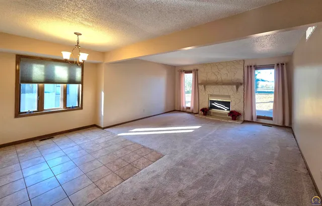 $167,580 | 5542 Southwest Stonegate Court, Topeka, KS 66606