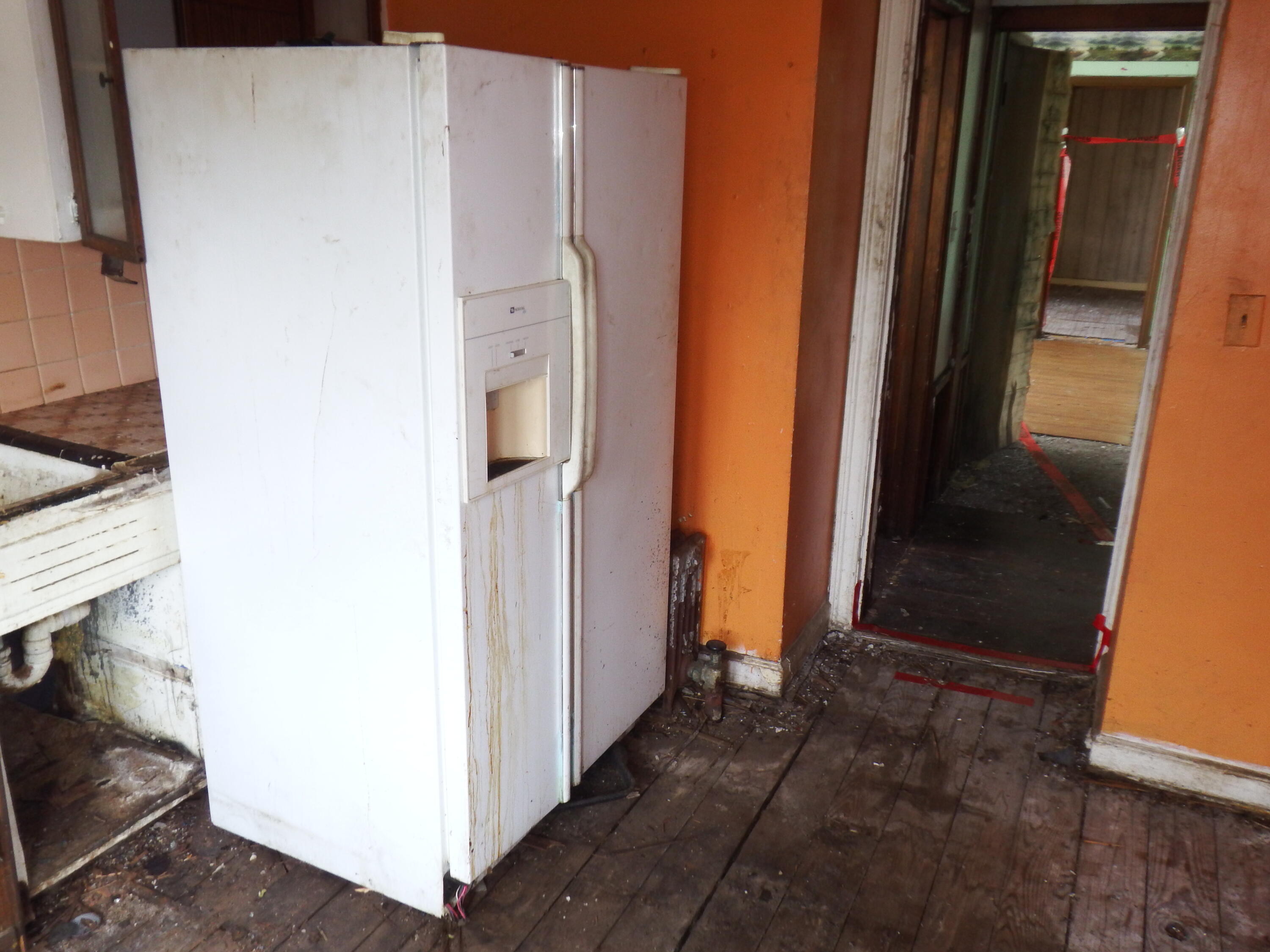 4815 West Custer Avenue Milwaukee, WI 53218 - Photo 11 of 15 kitchen