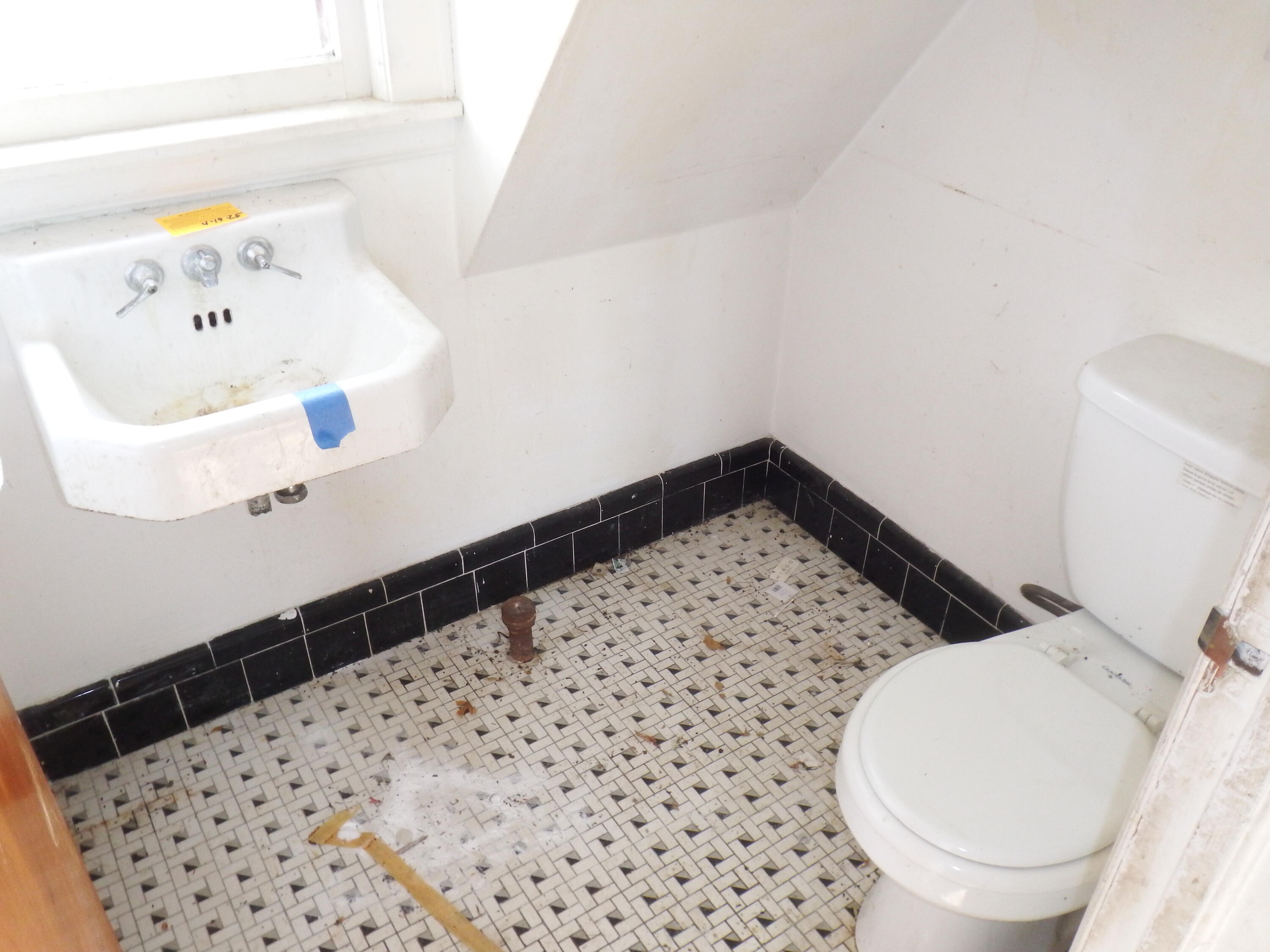 4815 West Custer Avenue Milwaukee, WI 53218 - Photo 13 of 15 powder room