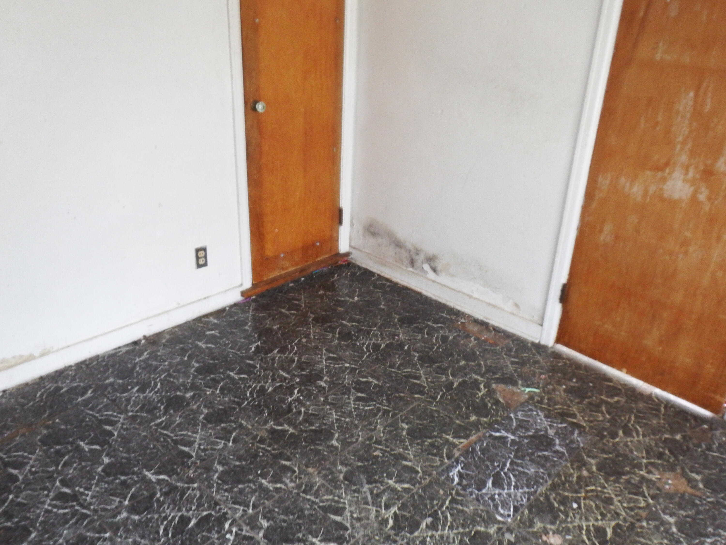 4815 West Custer Avenue Milwaukee, WI 53218 - Photo 7 of 15 bedroom