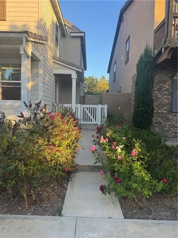 $2,150 | 122 Yellow Daisy, Irvine, CA 92618