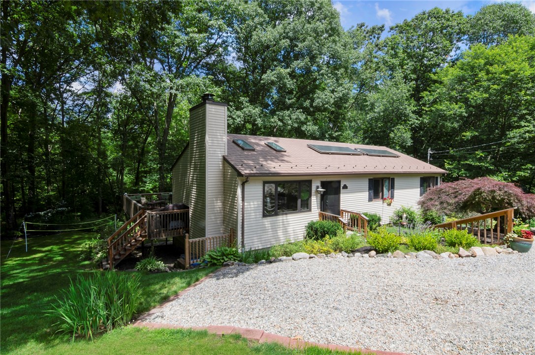 22 Deer Run Cranston, RI 02921 - Photo 1 of 25 Gallery Image 1