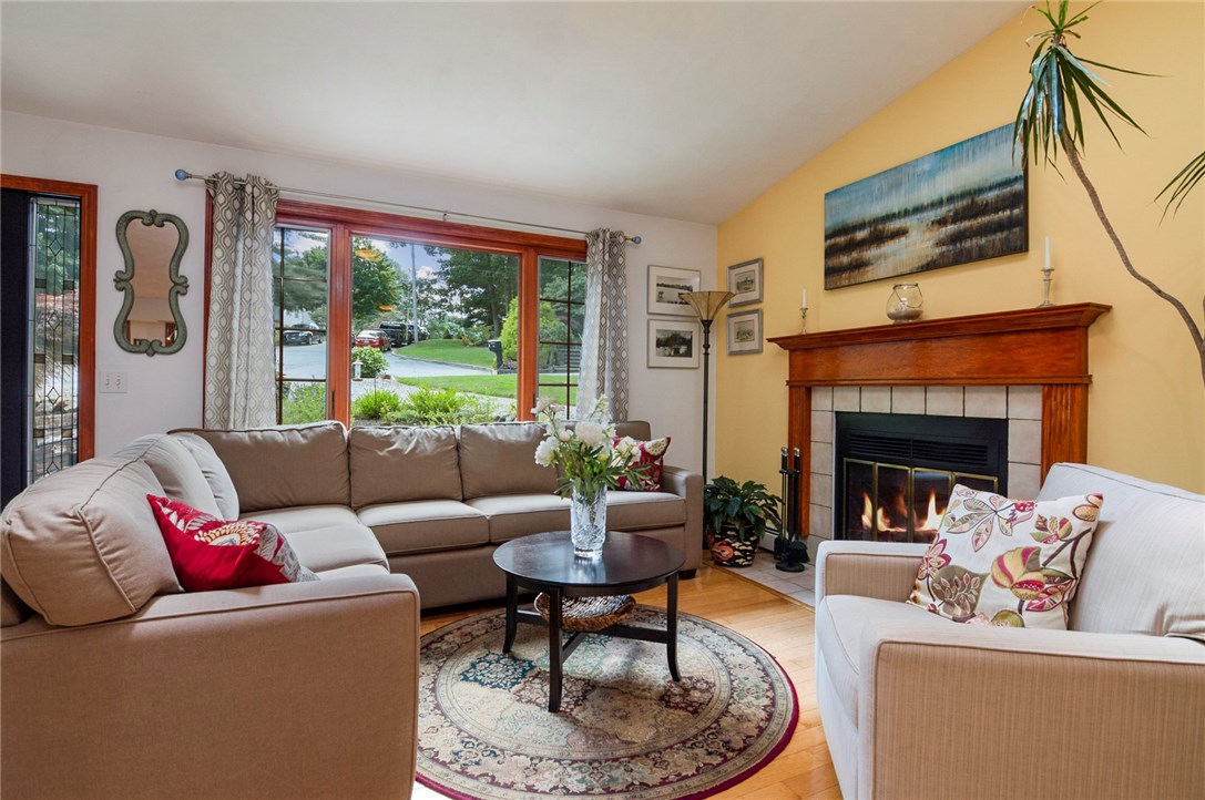 22 Deer Run Cranston, RI 02921 - Photo 4 of 25 Gallery Image 4