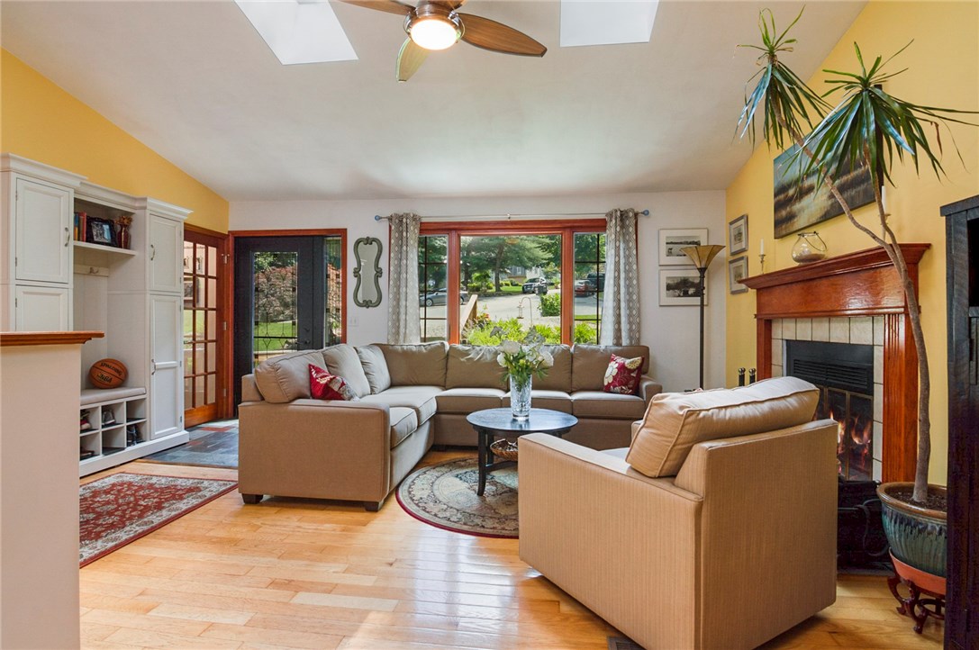 22 Deer Run Cranston, RI 02921 - Photo 5 of 25 Gallery Image 5