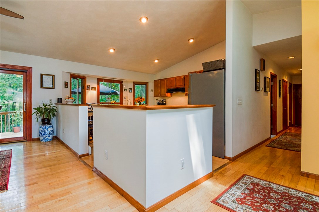 22 Deer Run Cranston, RI 02921 - Photo 7 of 25 Gallery Image 7