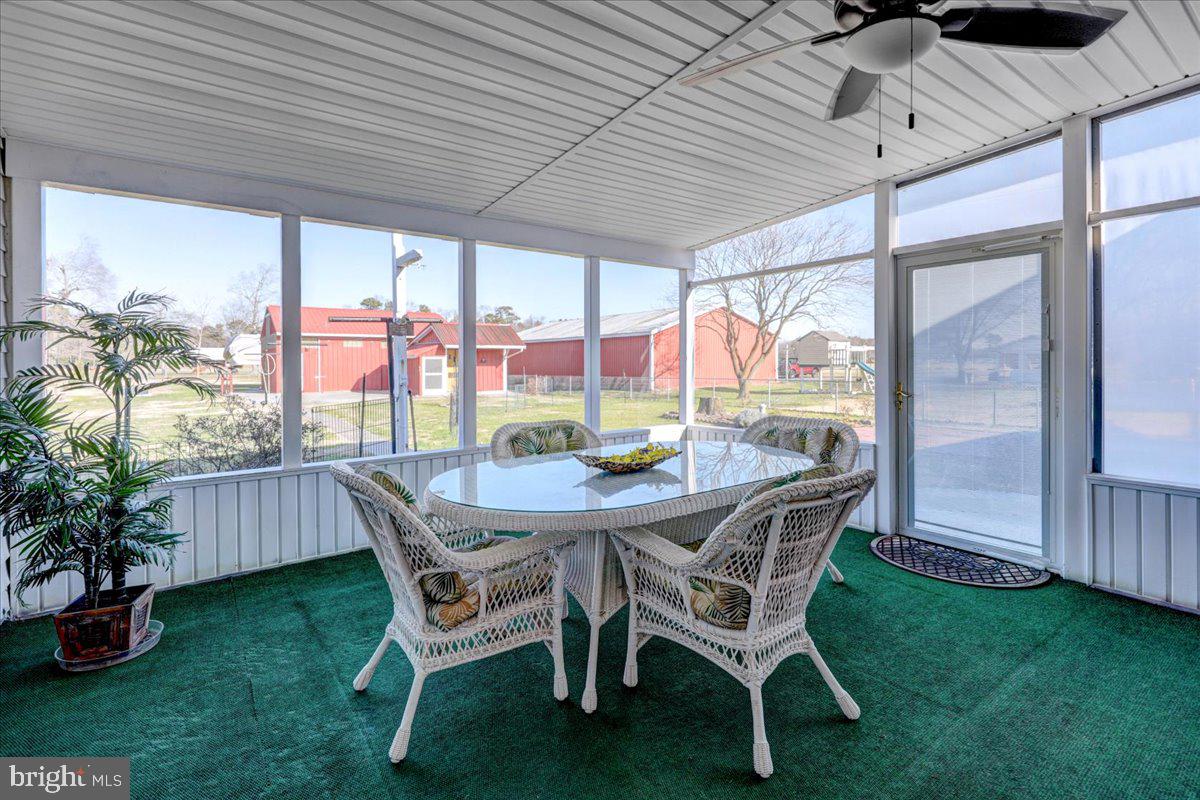 11355 Line Road Delmar, DE 19940 - Photo 20 of 25 Screened in porch