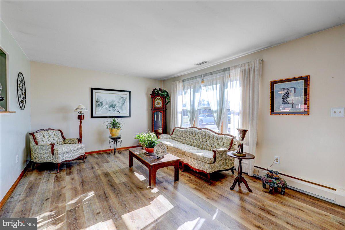 11355 Line Road Delmar, DE 19940 - Photo 5 of 25 Front Living Room