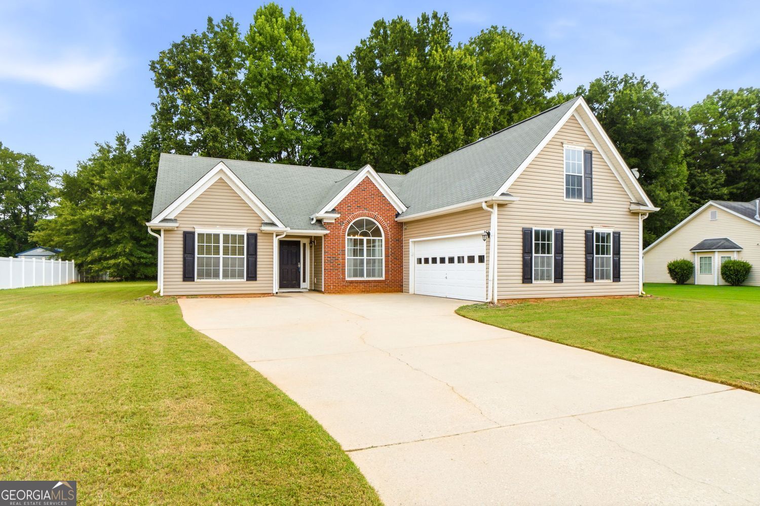 260 Sandstone Drive Hampton, GA 30228 - Photo 2 of 35