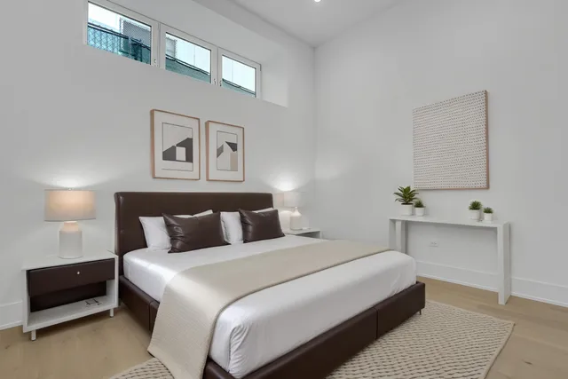 $1,100,000 | 501 West Elm Street, Unit 3, Chicago, IL 60610