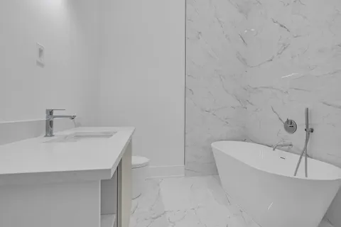 $1,100,000 | 501 West Elm Street, Unit 3, Chicago, IL 60610