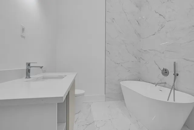 $1,100,000 | 501 West Elm Street, Unit 3, Chicago, IL 60610