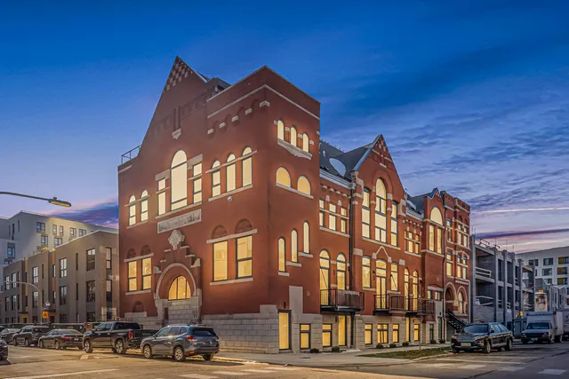 $1,100,000 | 501 West Elm Street, Unit 3, Chicago, IL 60610