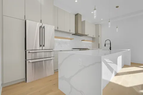 $1,100,000 | 501 West Elm Street, Unit 3, Chicago, IL 60610