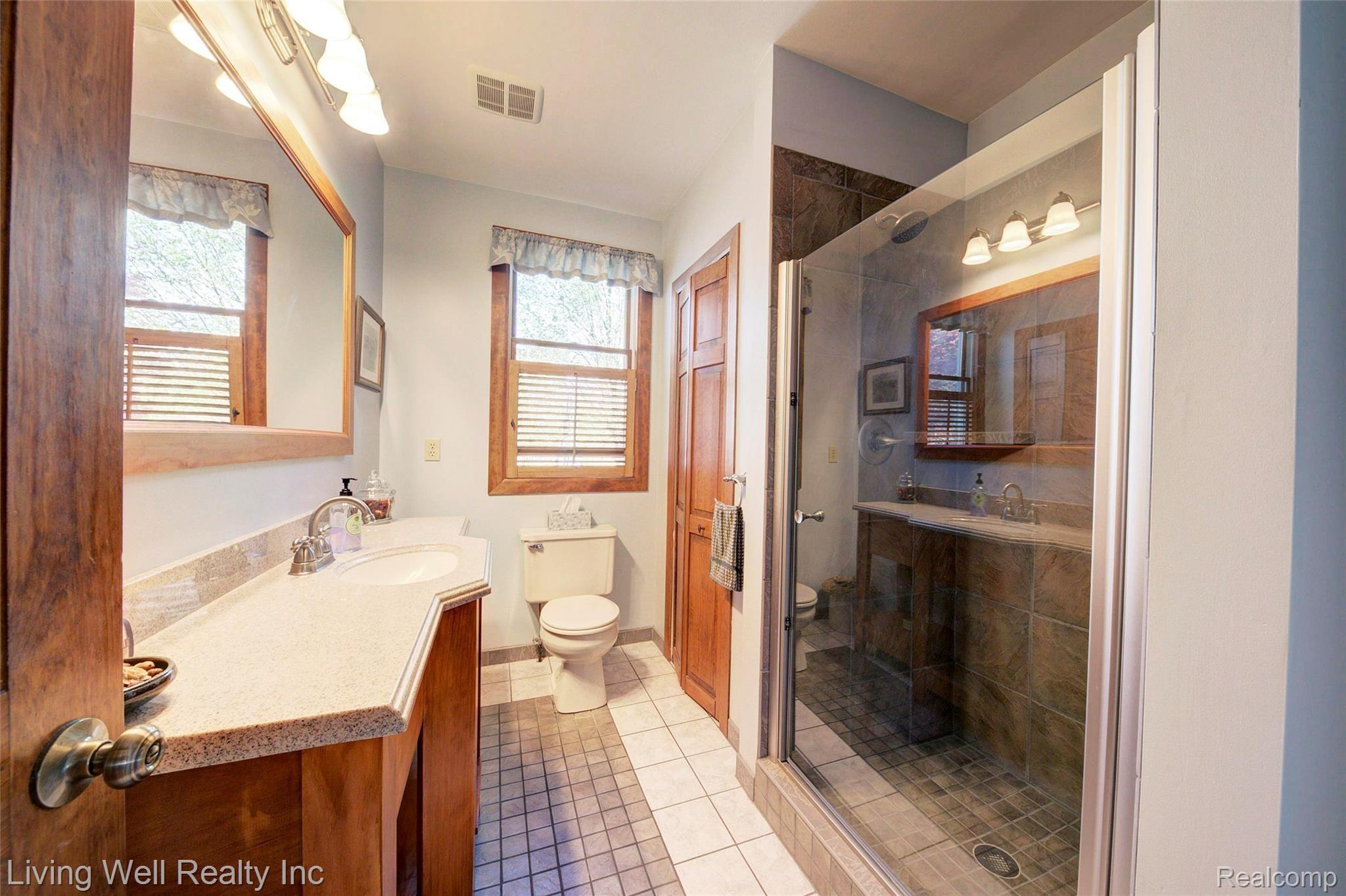 712 Brighton Lake Road Brighton, MI 48116 - Photo 25 of 47 full bath