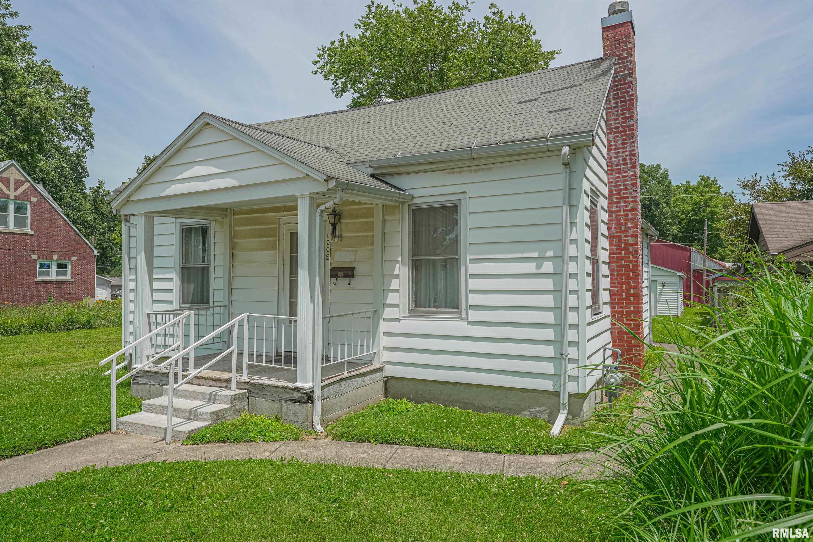 1008 Decatur Street Lincoln, IL 62656 - Photo 2 of 14