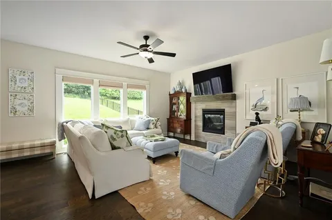 $595,000 | 6987 Glenn Lane, Parkville, MO 64152