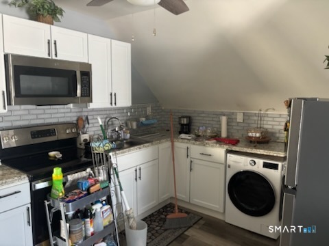 690 William Street Bridgeport, CT 06608 - Photo 11 of 25 Full Kitchen in the Third Floor living area.