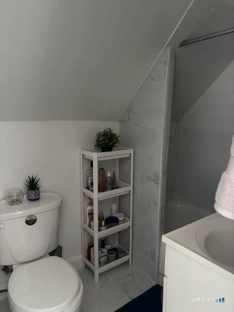 690 William Street Bridgeport, CT 06608 - Photo 14 of 25 Third Floor - Full Bath.