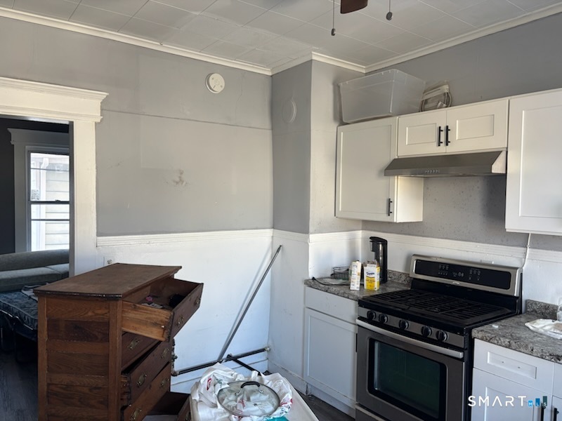 690 William Street Bridgeport, CT 06608 - Photo 23 of 25 Second Floor Apartment - Kitchen