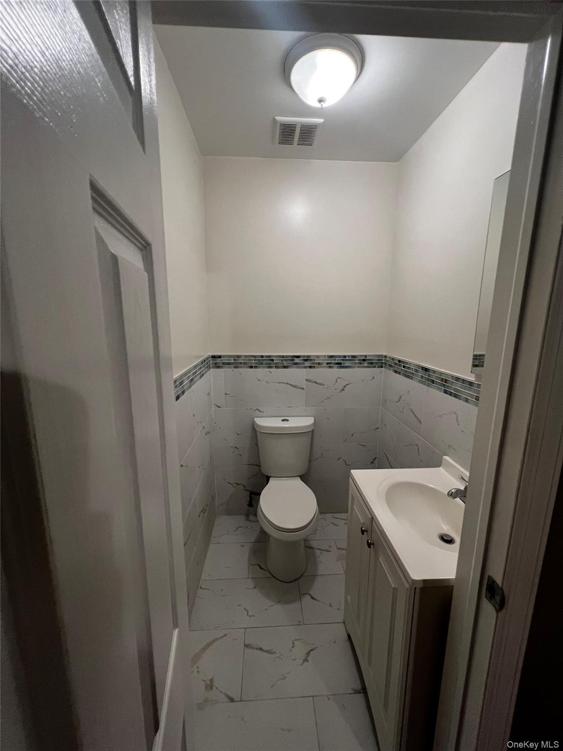 349 Warwick Avenue Mount Vernon, NY 10553 - Photo 13 of 15 Half bathroom