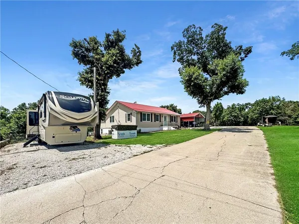$275,000 | 33247 Bittner Drive, Warsaw, MO 65355