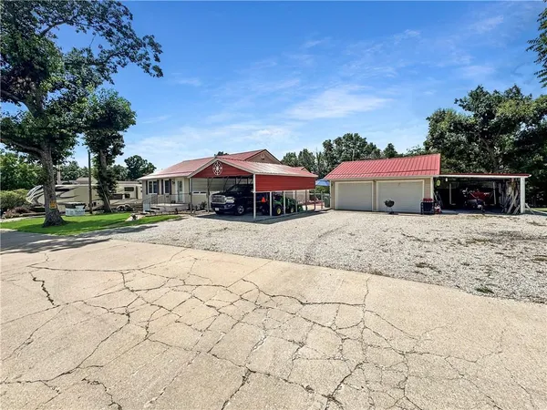 $275,000 | 33247 Bittner Drive, Warsaw, MO 65355