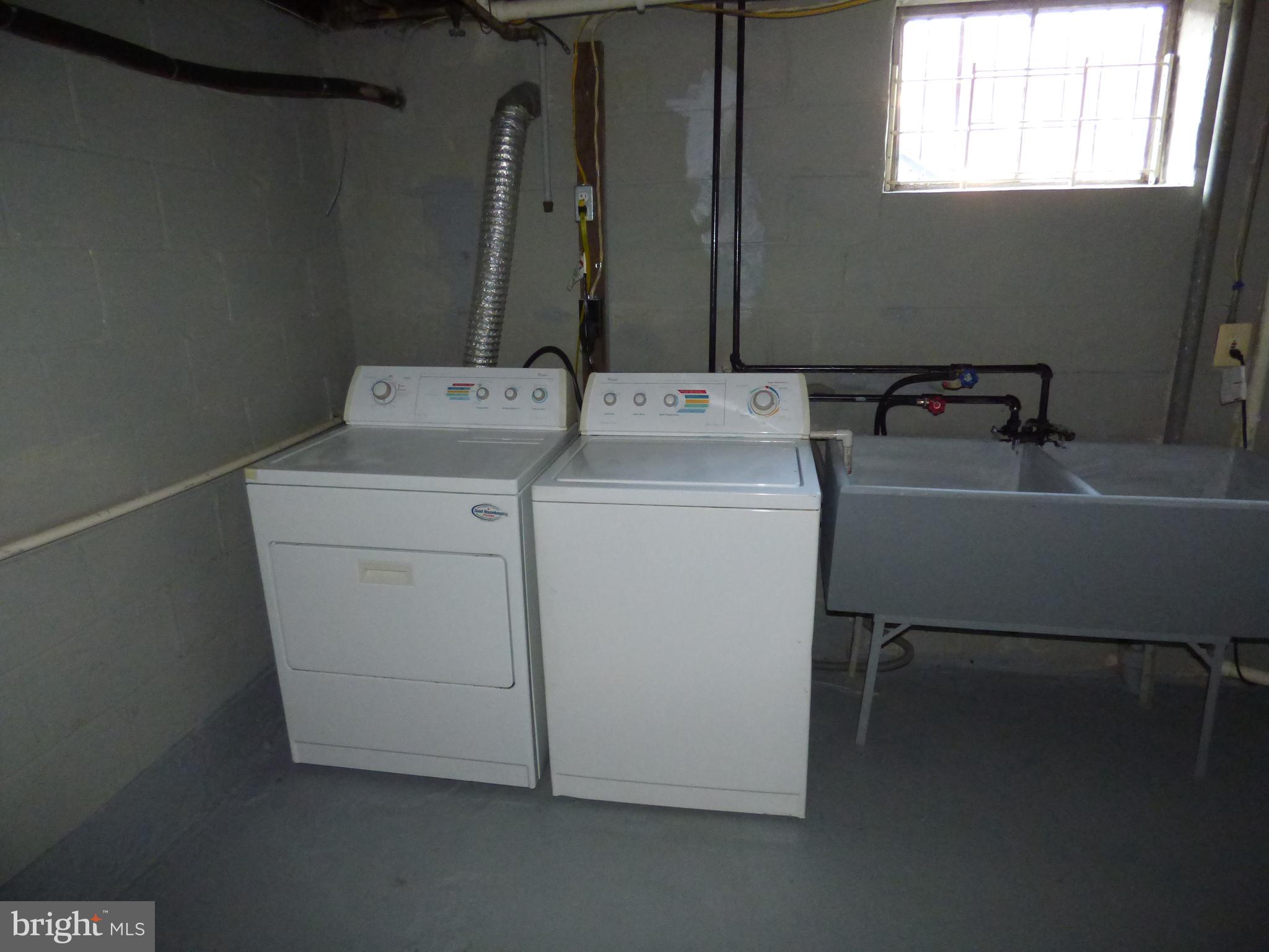 1518 Burnwood Road Baltimore, MD 21239 - Photo 10 of 16 Washer and Dryer