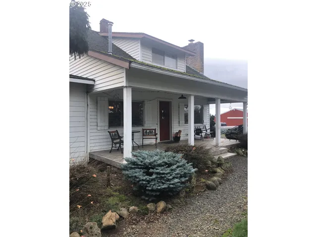 a view of a house with a outdoor space