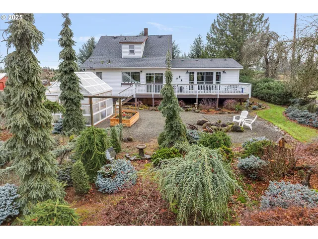 a view of a big room with cars parked