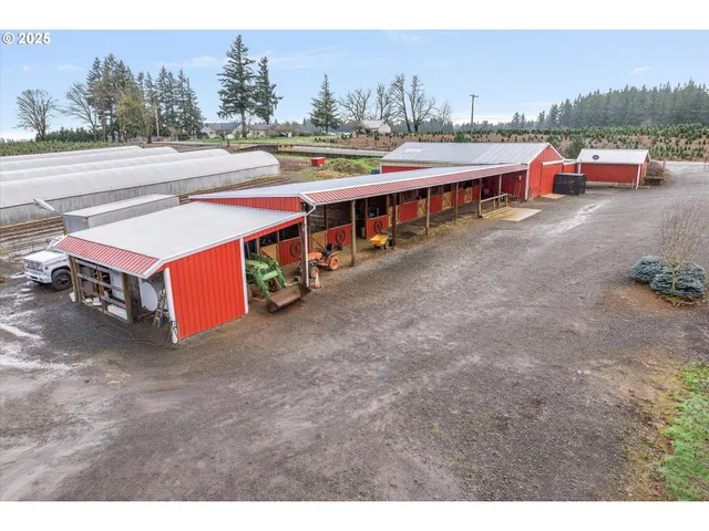 a view of an outdoor space