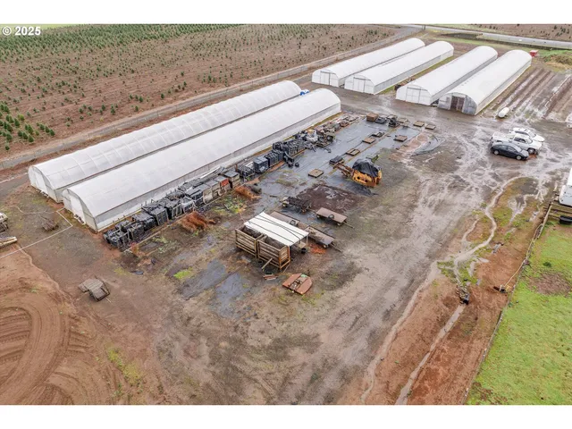 a view of an outdoor space