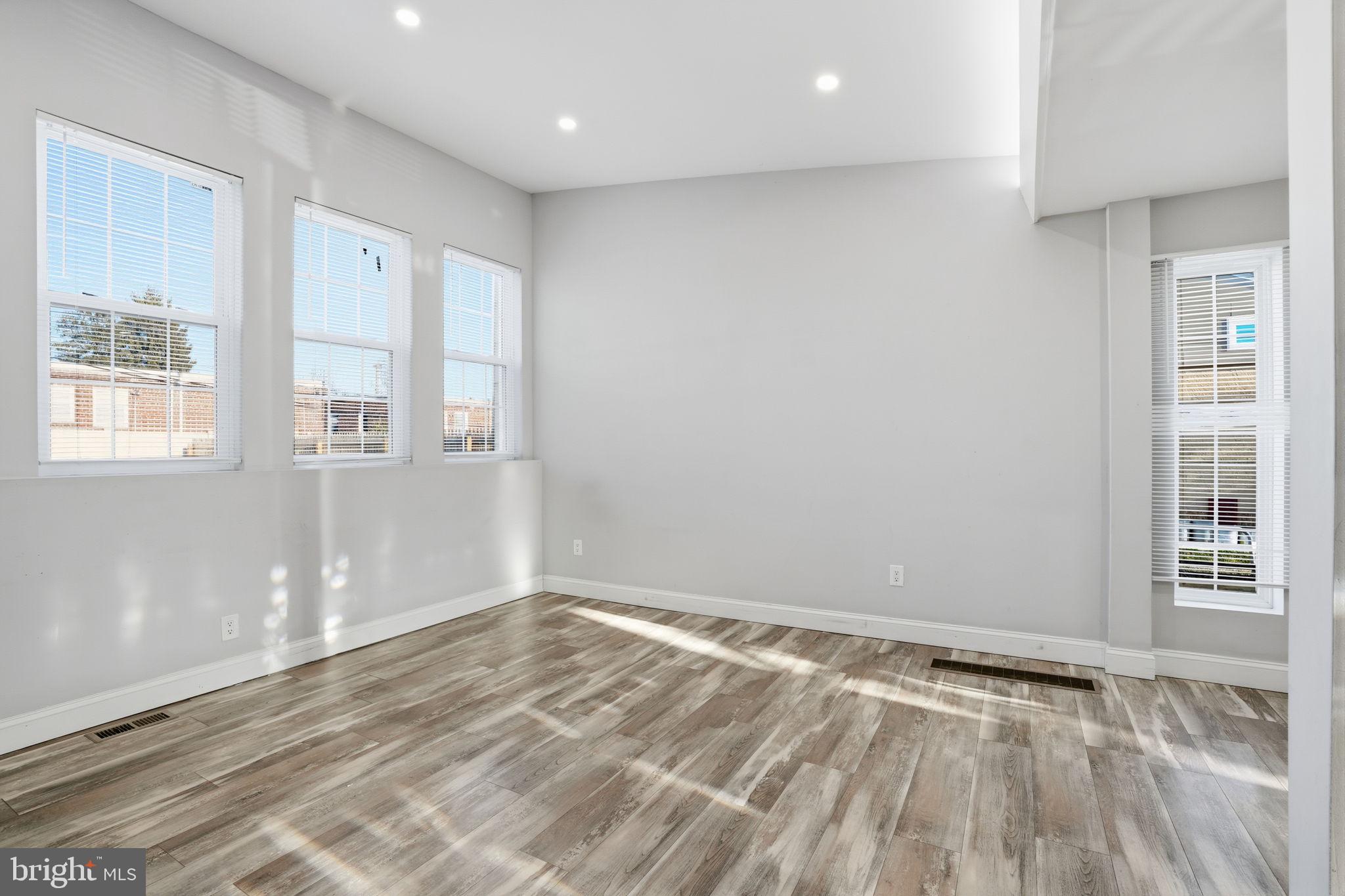 1245 Faunce Street Philadelphia, PA 19111 - Photo 9 of 23 Living Room