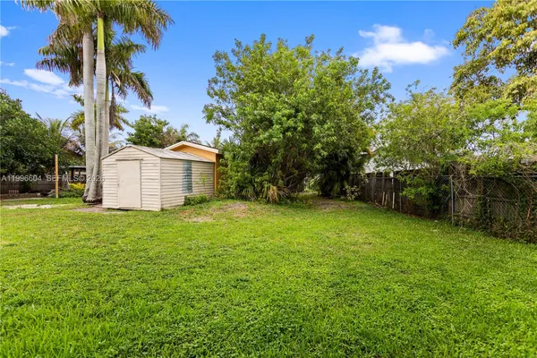 $469,000 | 7690 Southwest 7th Court, North Lauderdale, FL 33068