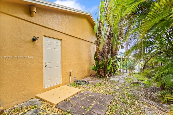 $469,000 | 7690 Southwest 7th Court, North Lauderdale, FL 33068