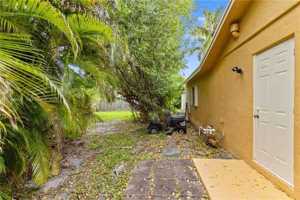 $469,000 | 7690 Southwest 7th Court, North Lauderdale, FL 33068