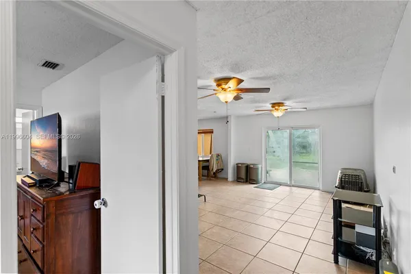 $469,000 | 7690 Southwest 7th Court, North Lauderdale, FL 33068