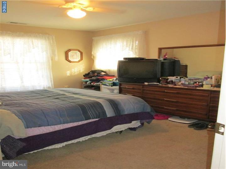 38 Linden Road Burlington, NJ 08016 - Photo 15 of 23 Bedroom 3